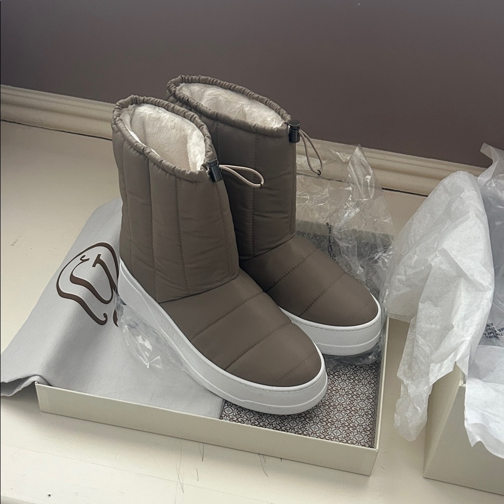NWT M. Gemi The Gaia Boot in Sand Size 36.5